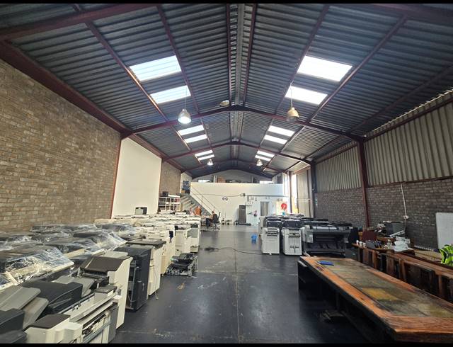 360M² WAREHOUSE FOR SALE IN ANDERBOLT